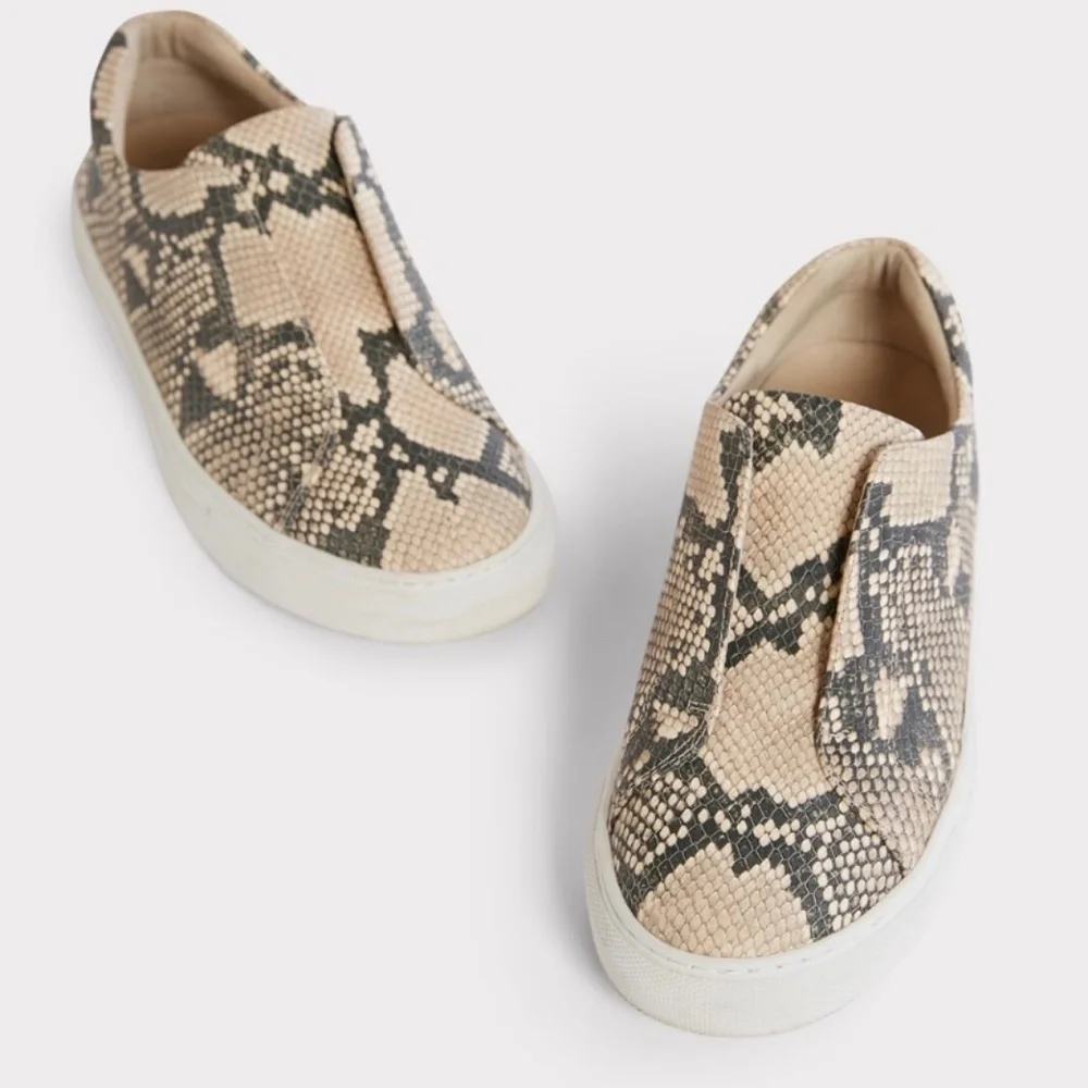 J.Slides NYC Women’s Size 9 Luv Snake Sneaker